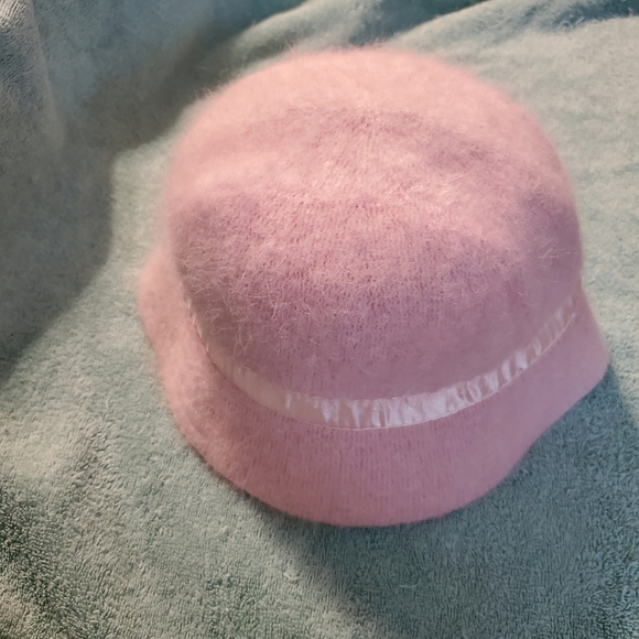 Pink angora bucket hat - Picture 2 of 6